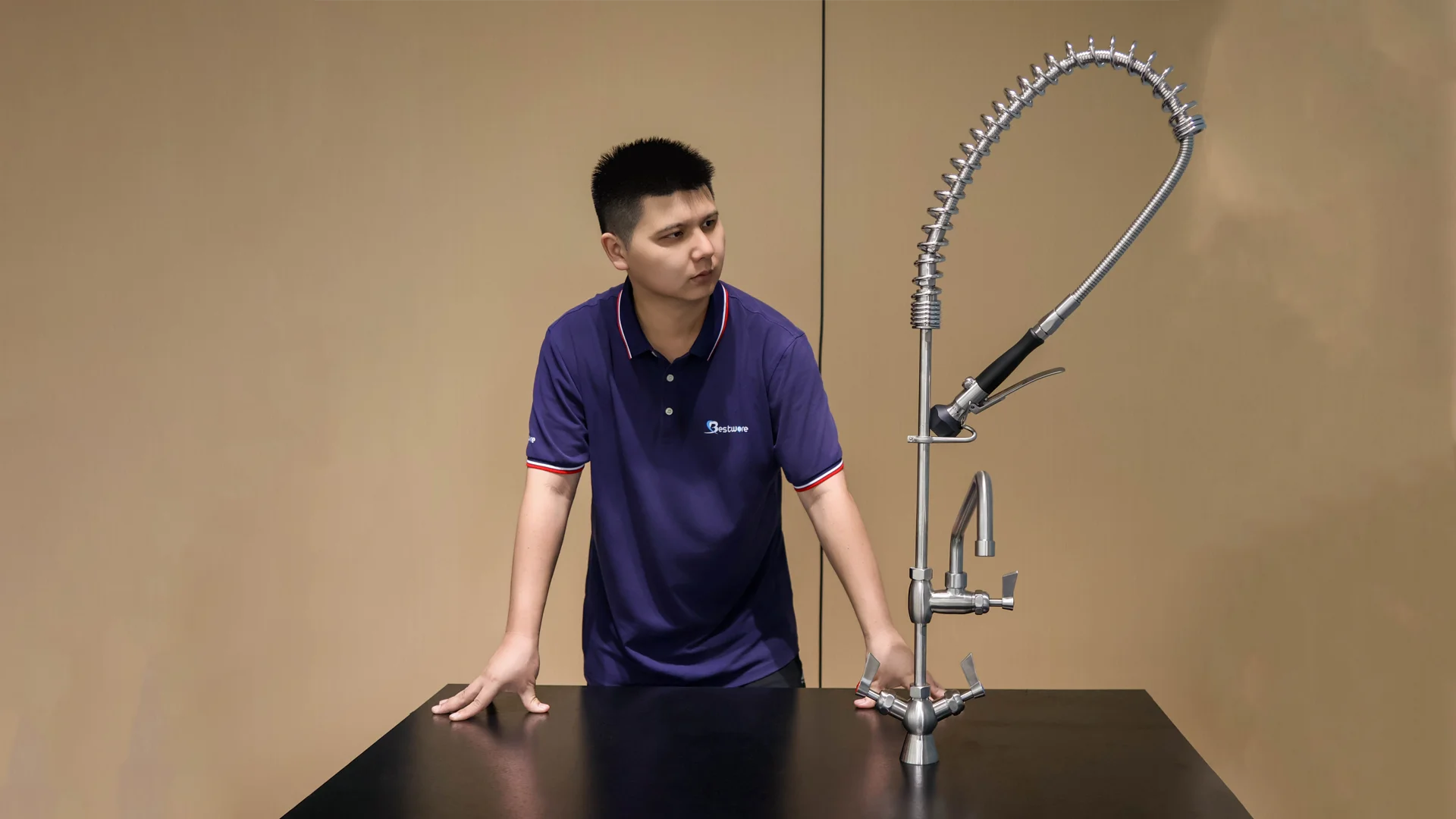About Chief Engineer (Hu Jian)